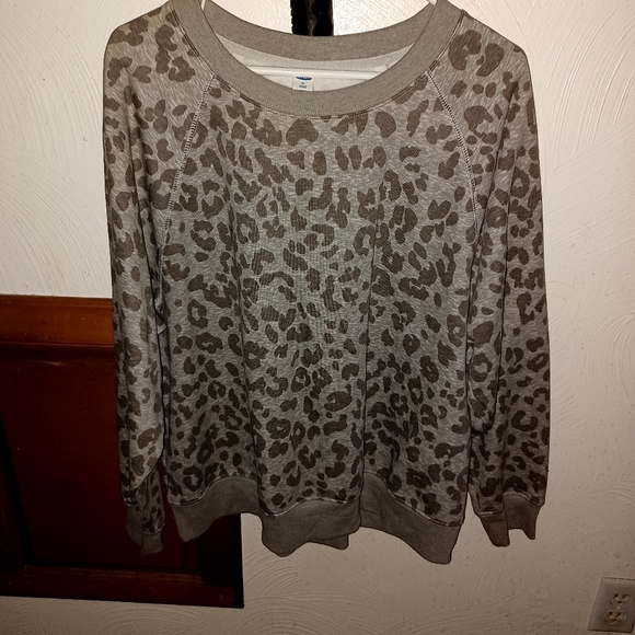 BUNDLE of 2 sweatshirts ...the one is hooded - Picture 2 of 2